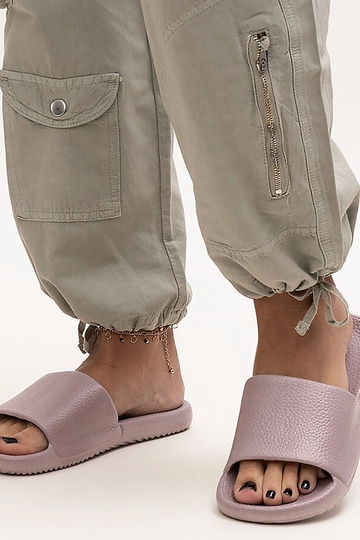 Chaussons en mousse violet...