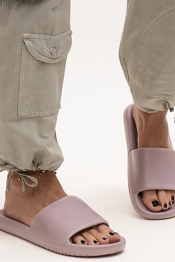 Chaussons en mousse violet... 2