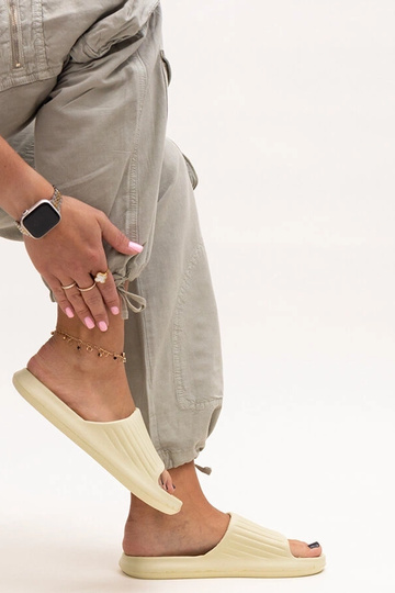 Flip-Flops aus Schaumstoff... 2