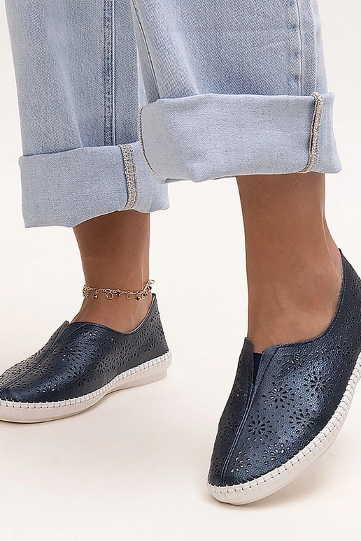 Marineblaue Schuhe aus durchbrochenem... Marineblaue Schuhe aus durchbrochenem...