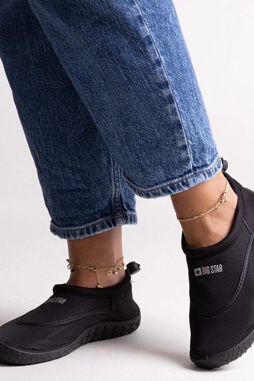 Chaussures de sport aquatiques noires... Chaussures de sport aquatiques noires...