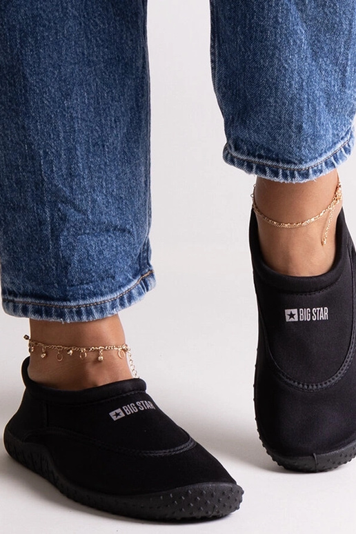 Chaussures de sport aquatiques noires... Chaussures de sport aquatiques noires...