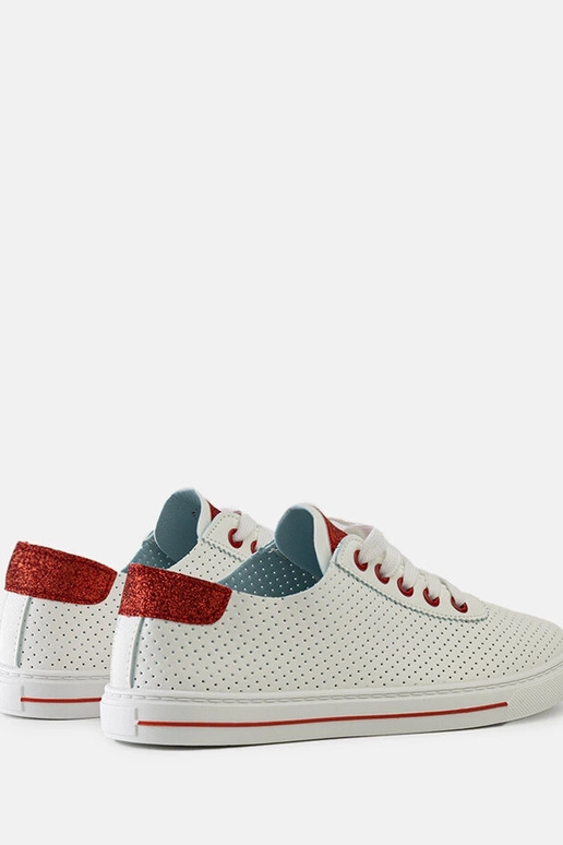 Kvinders hvide perforerede sneakers...