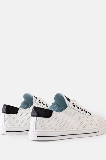Kvinders hvide perforerede sneakers Ruala med snørebånd 2