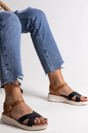 Sandales compensées basses Hakima noires et marron 2