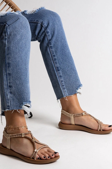 Leilana goldene Sandalen...