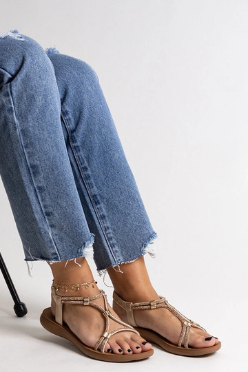 Leilana goldene Sandalen... 2