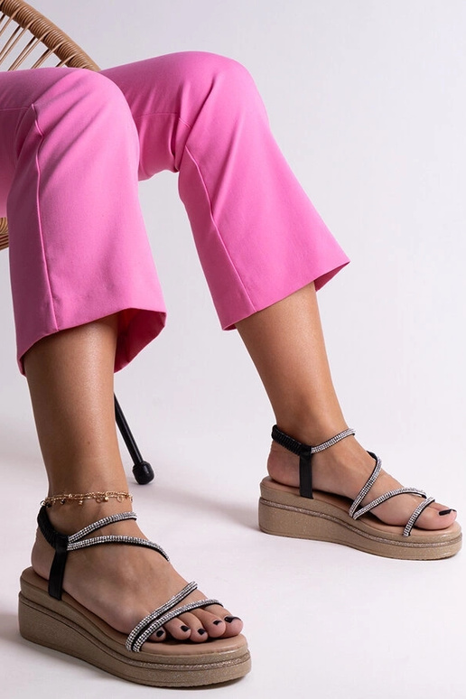 Glanzende hemdsandalen op een lage... Glanzende hemdsandalen op een lage...