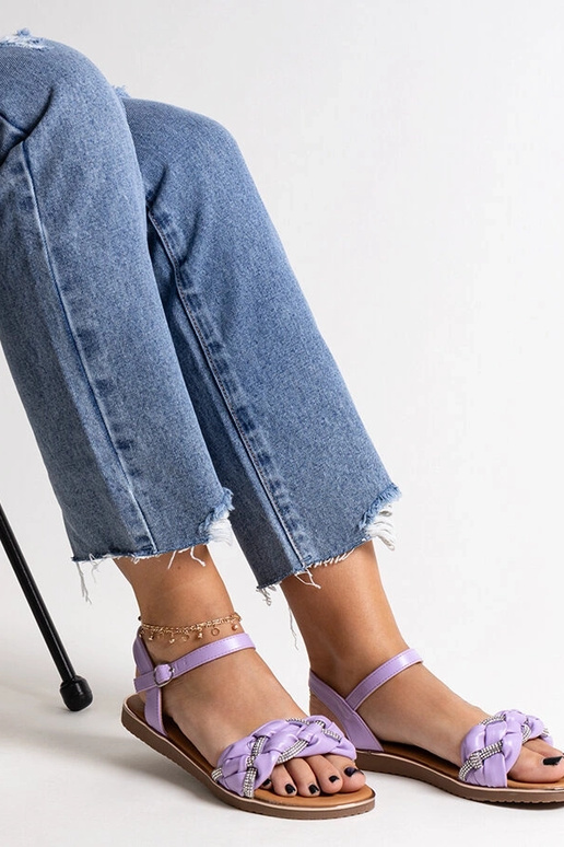 Sandales violettes ornées de zircons...