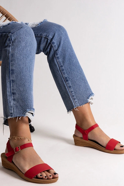 Rote Sandalen aus Ökoleder von Makdak Rote Sandalen aus Ökoleder von Makdak