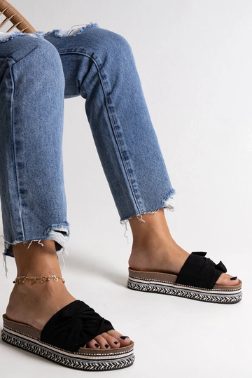 Massive sorte flip-flops med dekorative såler fra Nibalie 2