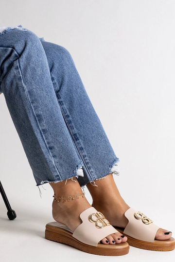Beige flip-flops med...