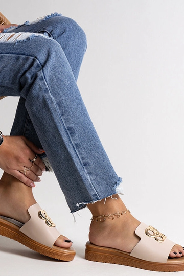 Beige Flip-Flops mit dekorativer Schnalle Jinan 2