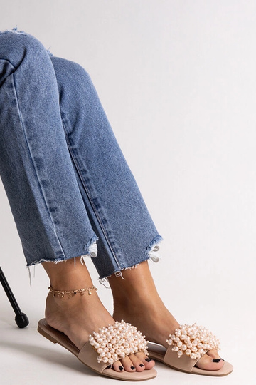 Beige flip flops dekoreret... 2