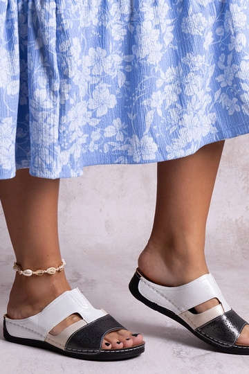 Schwarz-weiß glänzende...