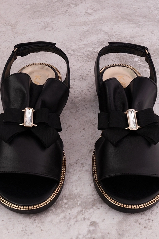 Schwarze Sandalen mit Schleife und...