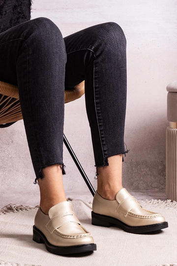 Mocassins élégants dorés... 2