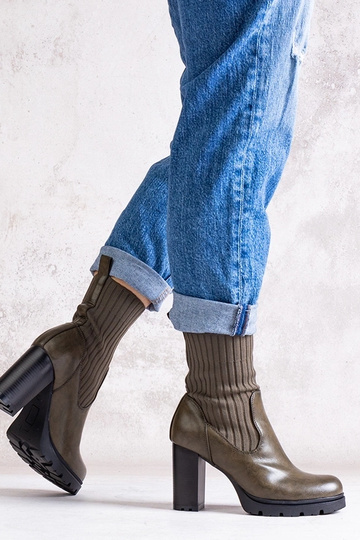 Bottines vertes à talon...