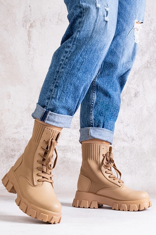 Beige ankelstøvler med elastisk skaft...