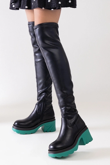 Bottes noires isolées à...