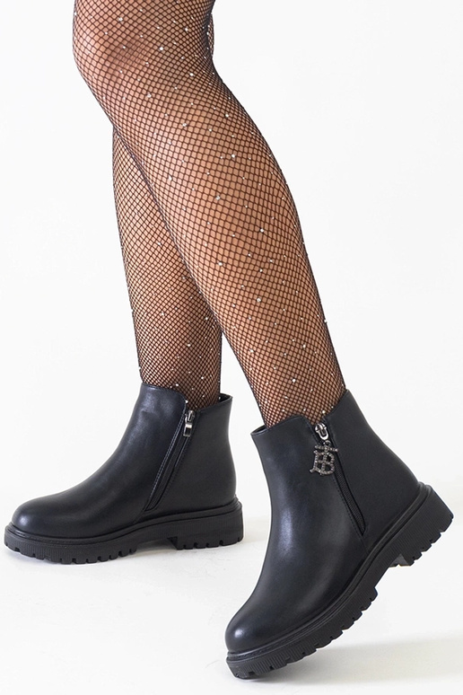 Schwarze Stiefeletten mit dekorativem...