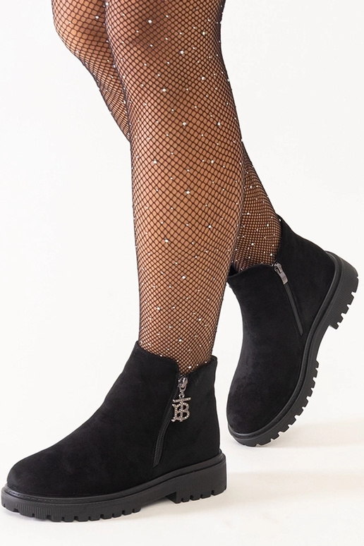 Bottines noires avec pendentif...