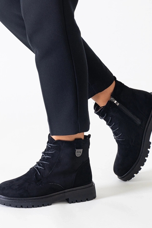 Zwarte werklaarsjes van kunstsuède...