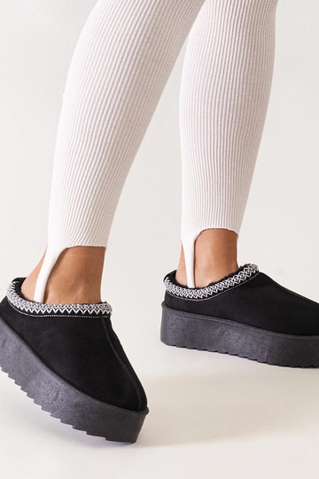 Sorte hjemmesko dekoreret... 2