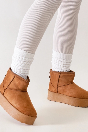 Braune lässige Schneestiefel auf hohem Plateau Thaisa