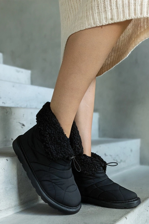 Bottes de neige isolées noires avec...