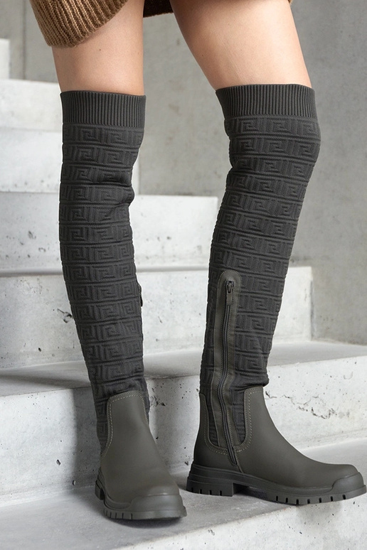 Grüne Stiefel aus mattem Stoff... Grüne Stiefel aus mattem Stoff...