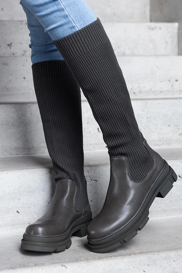 Grønne slip-on støvler med elastisk overdel på en massiv Elthea sål 2