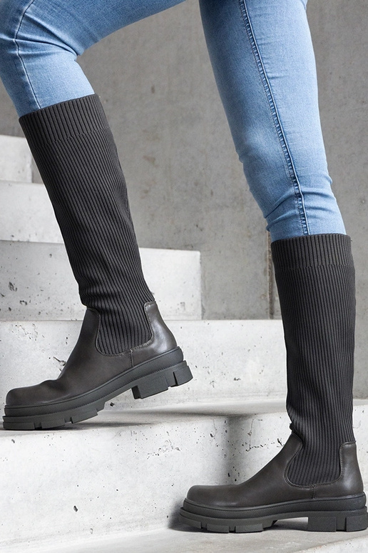 Grüne Schlupfstiefel mit elastischem... Grüne Schlupfstiefel mit elastischem...