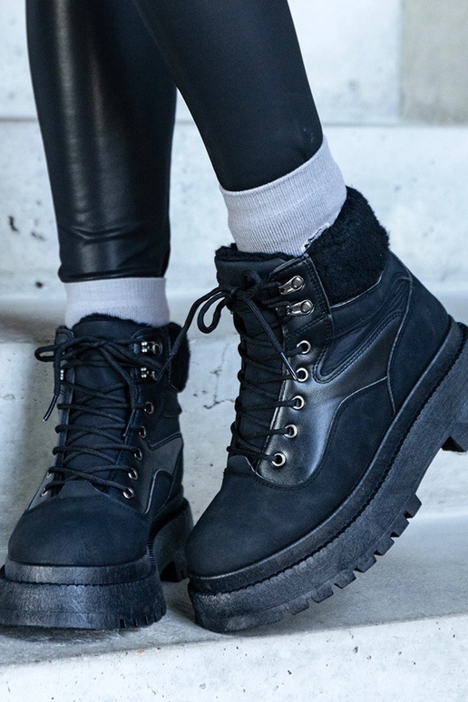 Sorte tyksålede vandrestøvler med... Sorte tyksålede vandrestøvler med...