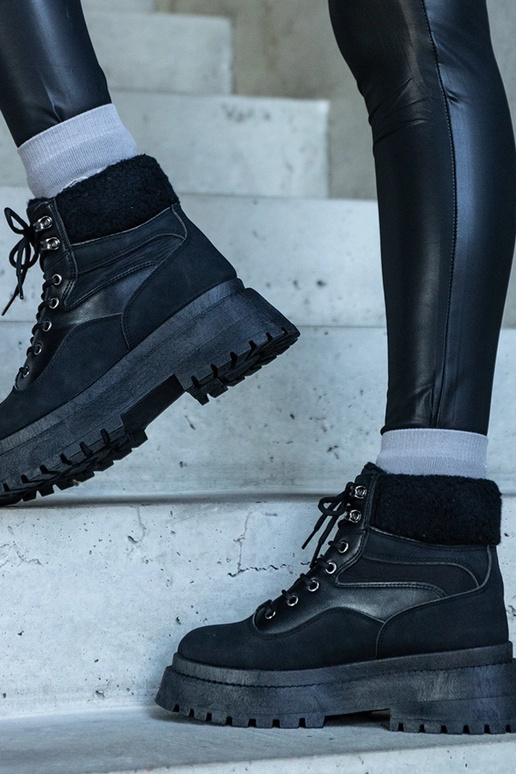 Sorte tyksålede vandrestøvler med... Sorte tyksålede vandrestøvler med...