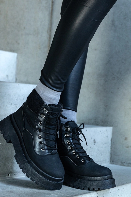 Sorte tyksålede vandrestøvler med... Sorte tyksålede vandrestøvler med...