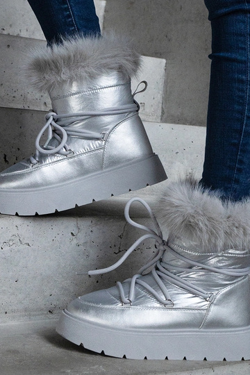 Silberne isolierte Schneestiefel mit Fell Arilla