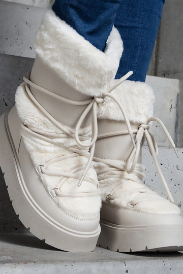 Hellbeige isolierte... 2