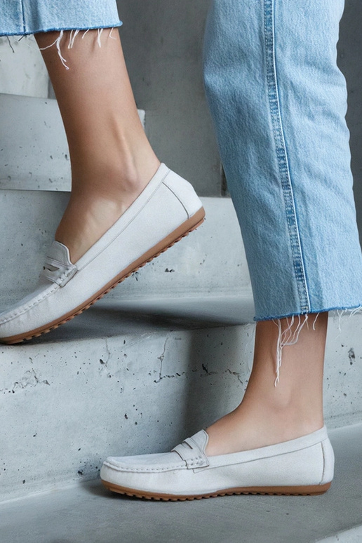 Mocassins gris en daim synthétique...