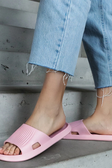 Hausschuhe aus Schaumstoff in Rosa von Timber