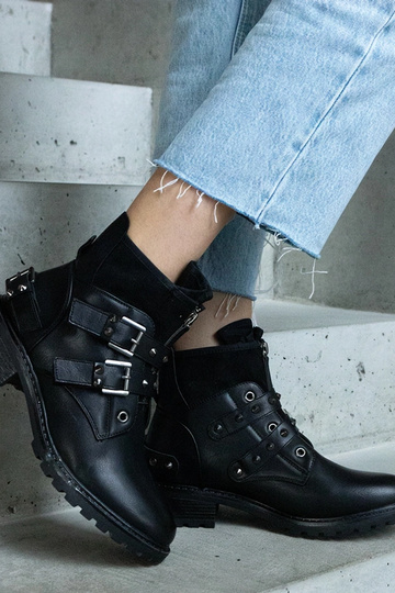 Bottines noires cloutées à... 2