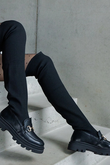 Schwarze Stiefel mit elastischem Schaft auf flachem Absatz Vrissa
