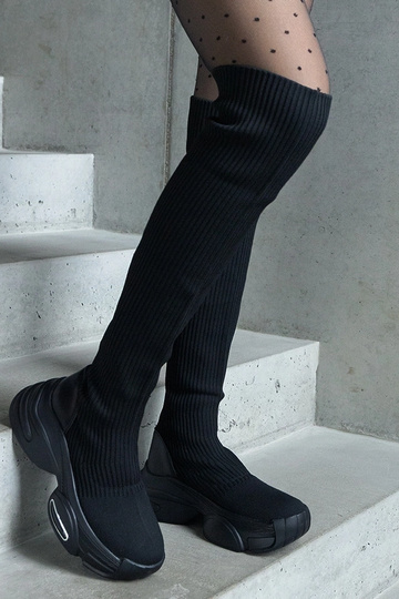 Schwarze Slip-On-Stiefel... 2