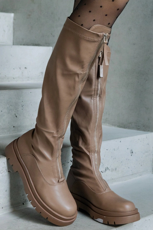 Braune Stiefel aus Kunstleder auf...