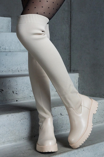 Hellbeige Stiefel mit... 2