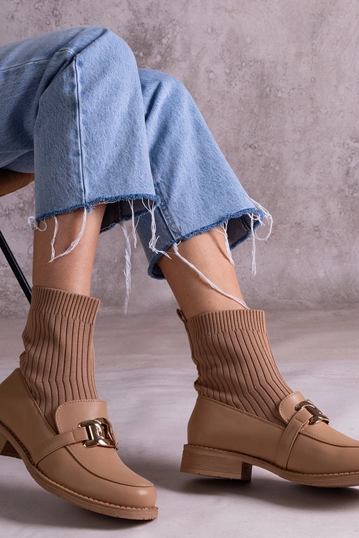 Dunkelbeige Stiefeletten mit... Dunkelbeige Stiefeletten mit...