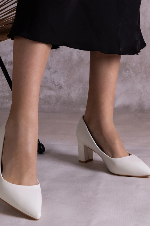 Tunia weiße Pumps mit Blockabsatz Tunia weiße Pumps mit Blockabsatz