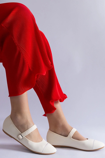 Weiße Ballerinas mit mattem...