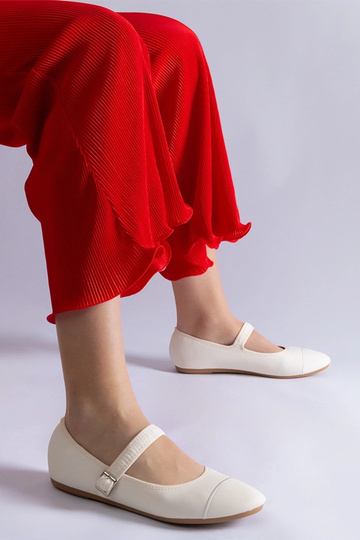 Weiße Ballerinas mit mattem... 2