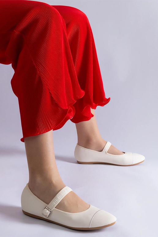 Hvide balletflader med en mat finish...